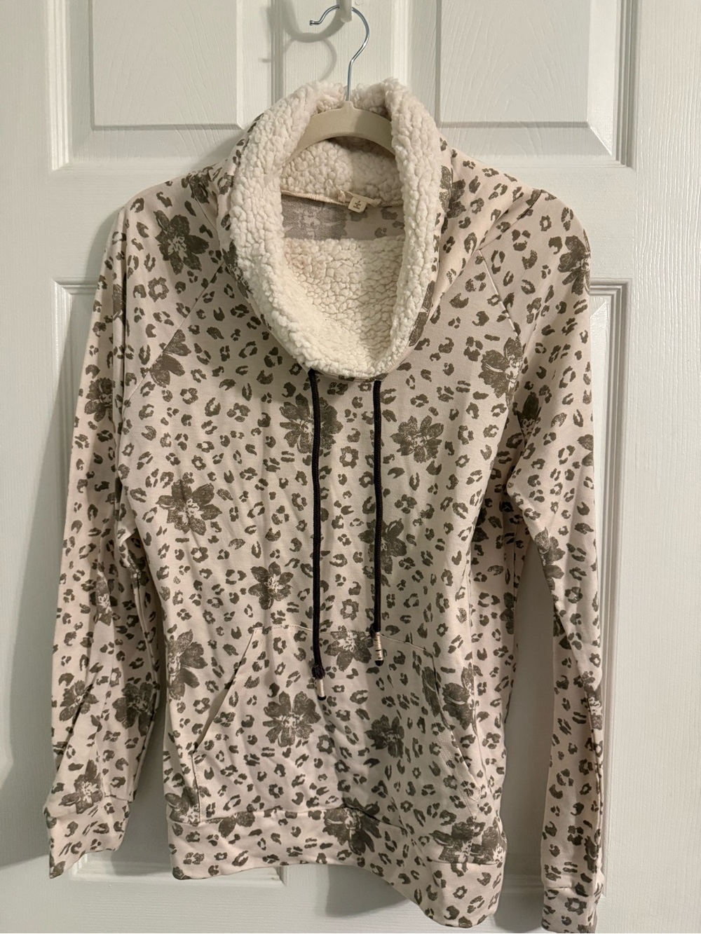 Hem & Thread Cream Floral and Leopard Print Sherpa Cowlneck Pullover